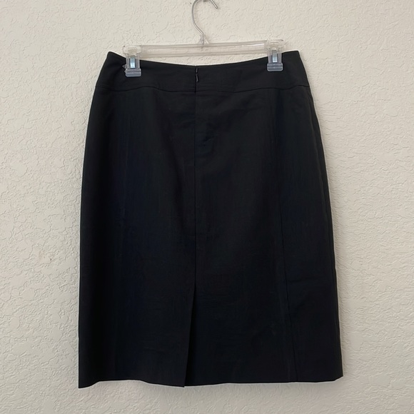 HW New York Skirt - Picture 2 of 7